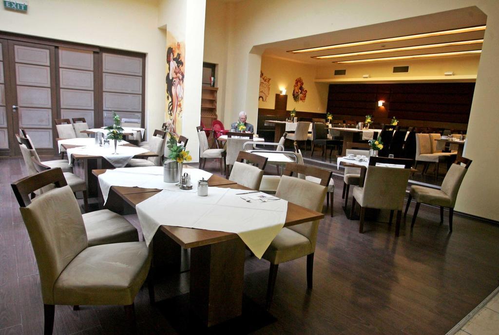 Hotel Claudius Szombathely Buitenkant foto
