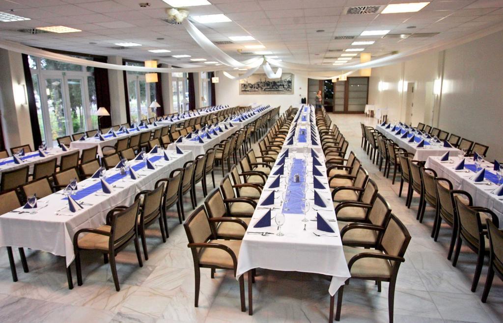 Hotel Claudius Szombathely Buitenkant foto