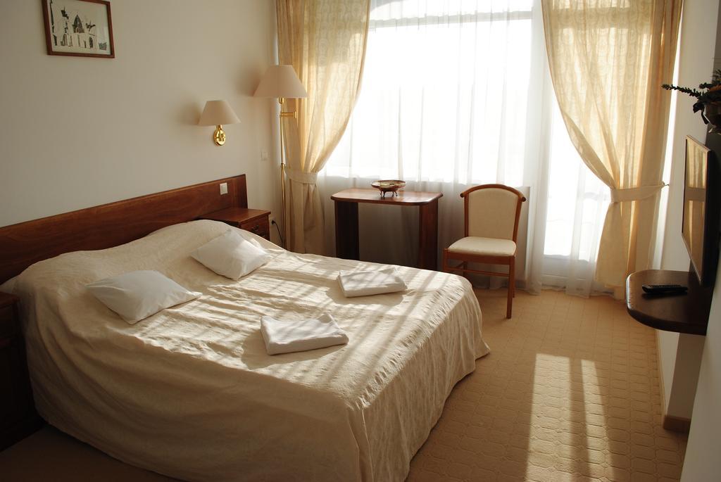 Hotel Claudius Szombathely Buitenkant foto