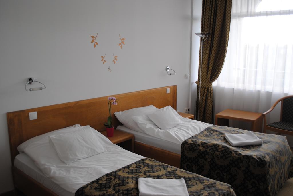 Hotel Claudius Szombathely Buitenkant foto