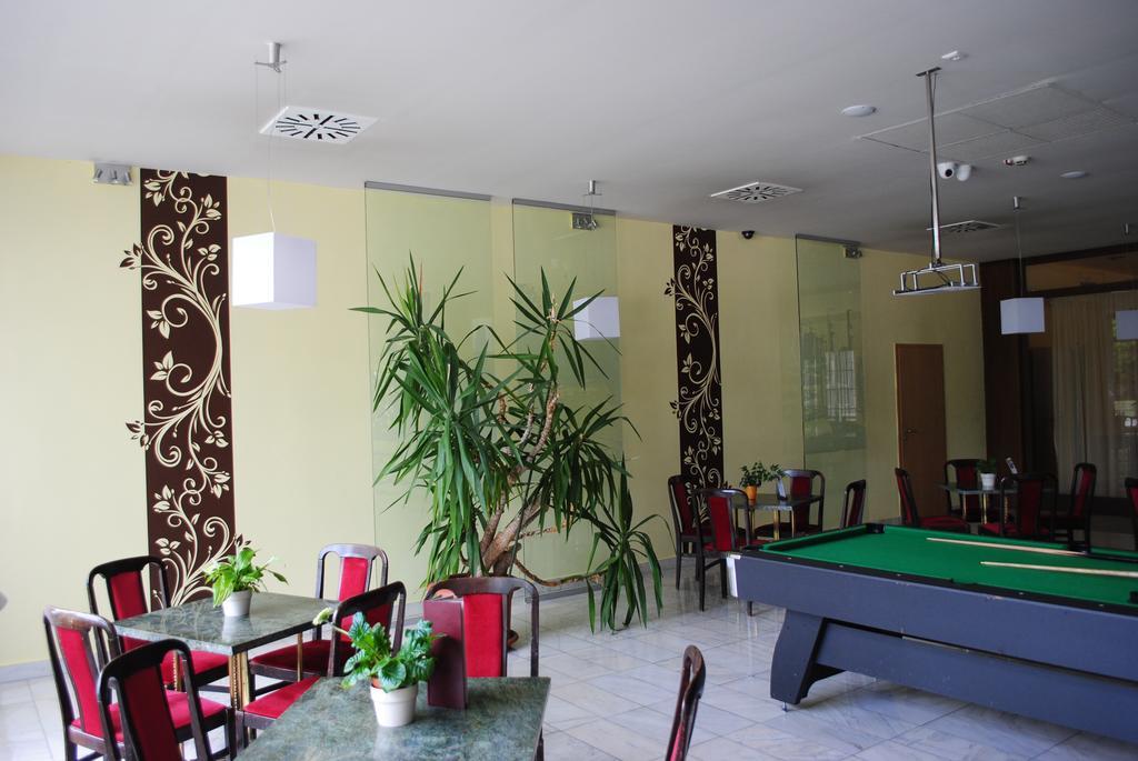 Hotel Claudius Szombathely Buitenkant foto