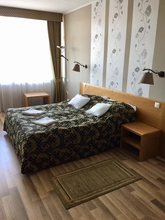 Hotel Claudius Szombathely Buitenkant foto