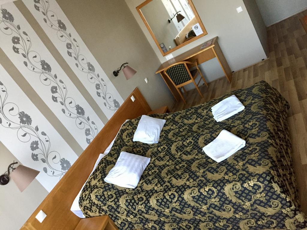 Hotel Claudius Szombathely Buitenkant foto